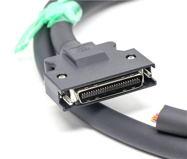 R88A-CPG002S - Cable de control universal 2 m para servodrive G - OMRON